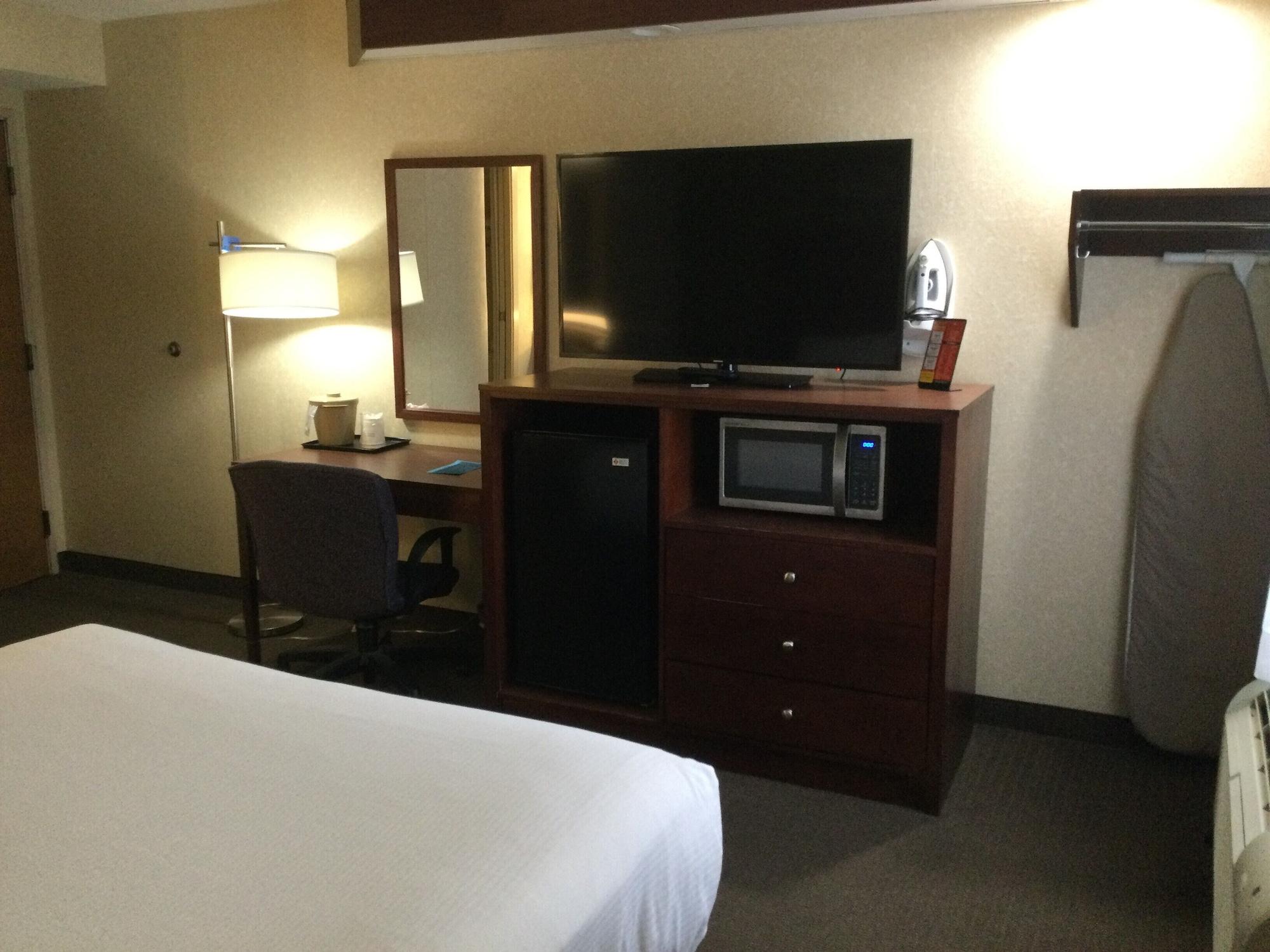 Baymont By Wyndham Flat Rock Hotel Exterior photo