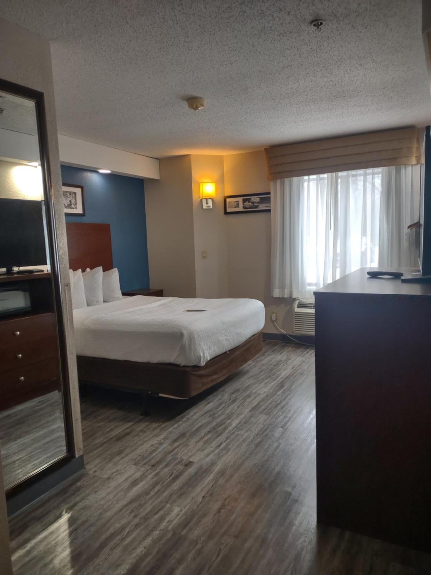 Baymont By Wyndham Flat Rock Hotel Exterior photo