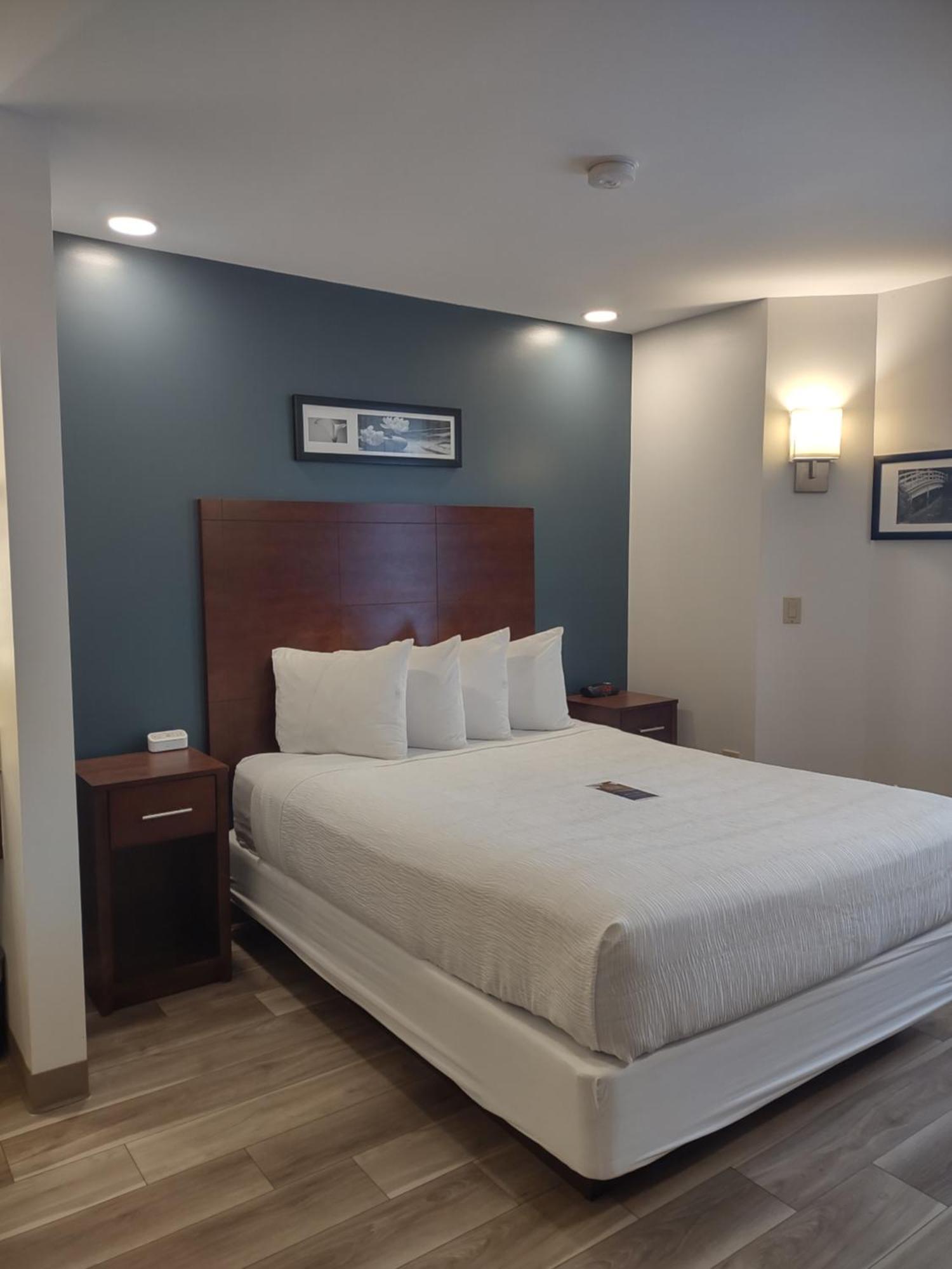 Baymont By Wyndham Flat Rock Hotel Exterior photo