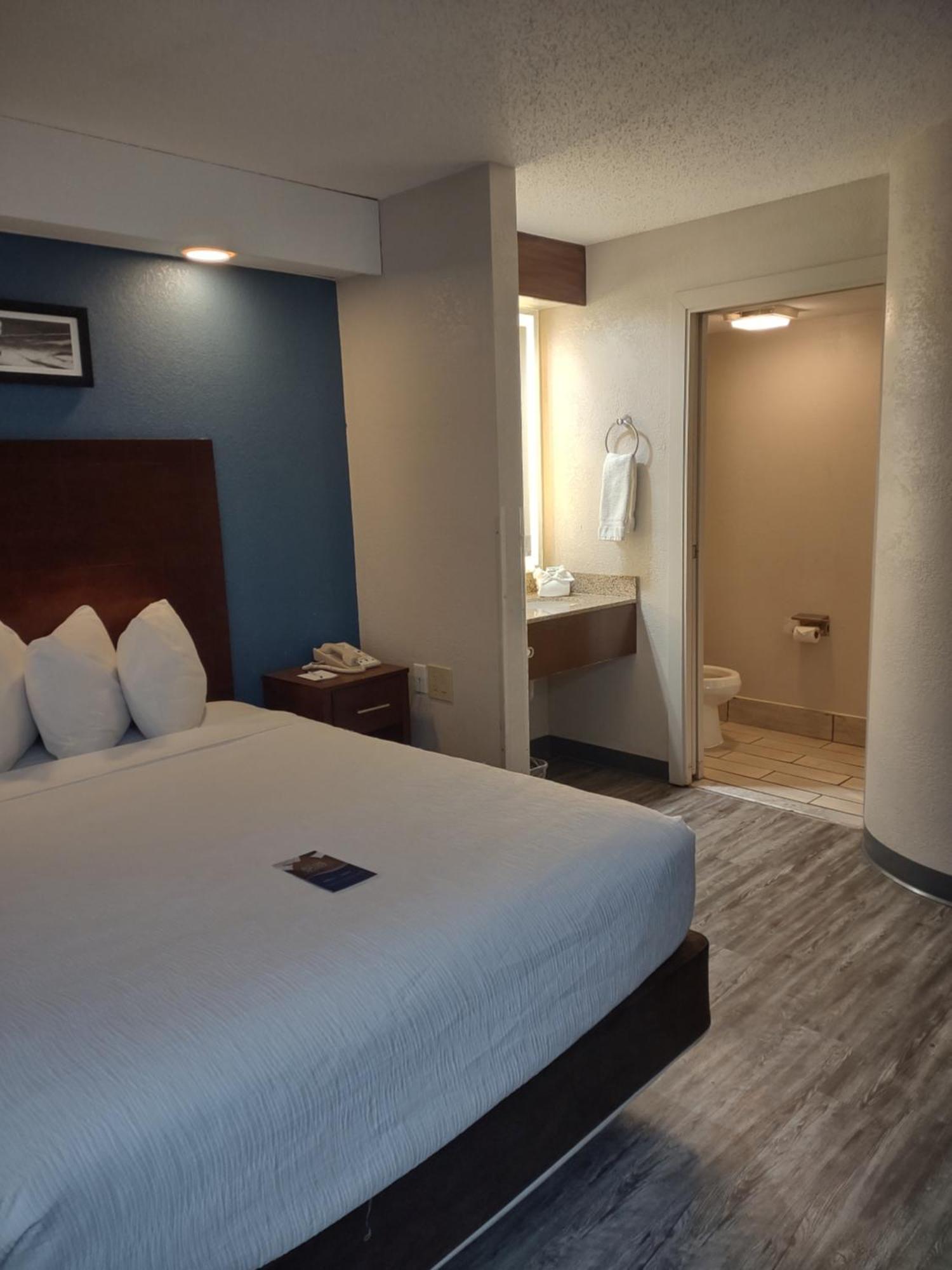 Baymont By Wyndham Flat Rock Hotel Exterior photo