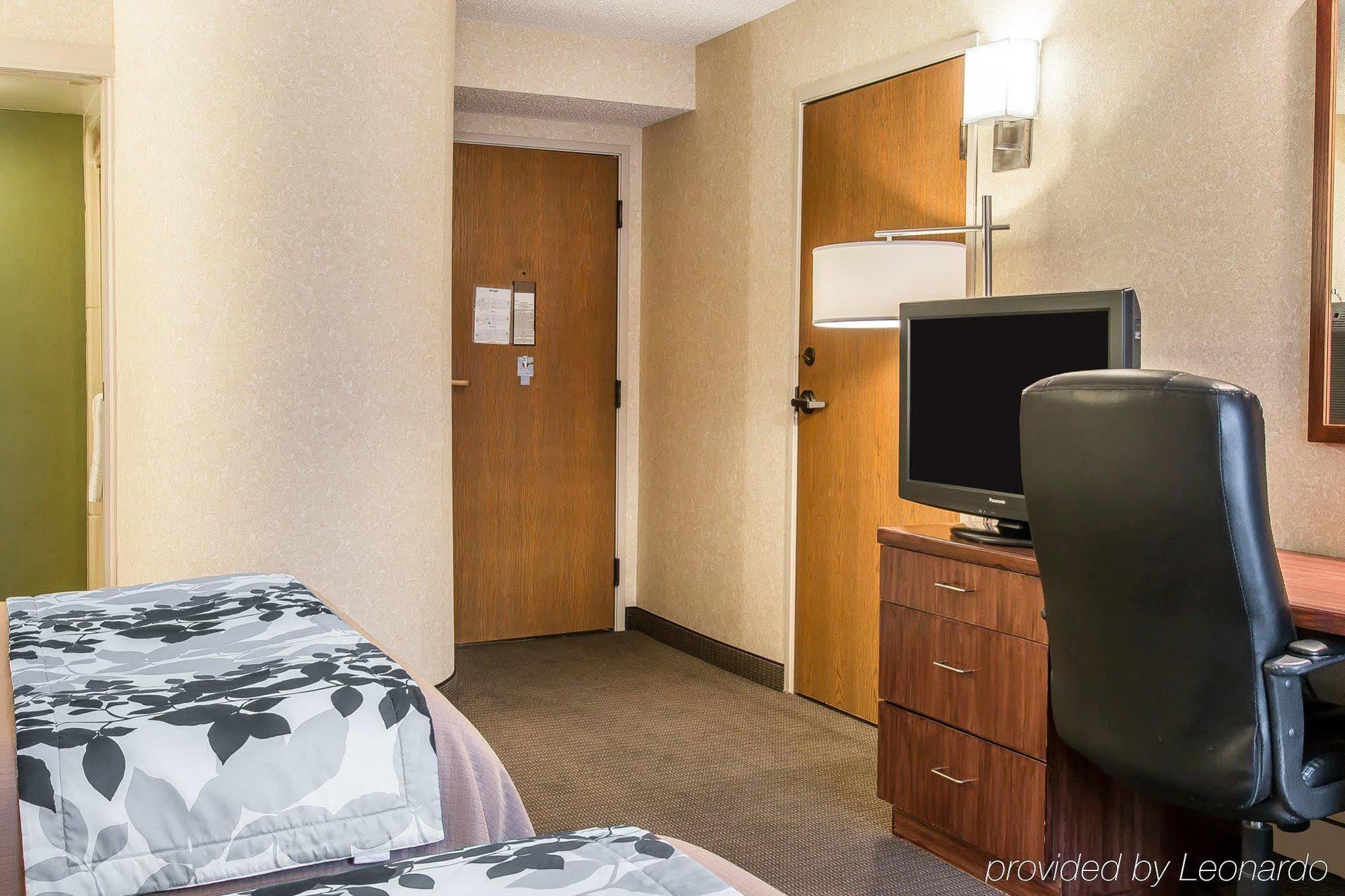 Baymont By Wyndham Flat Rock Hotel Exterior photo