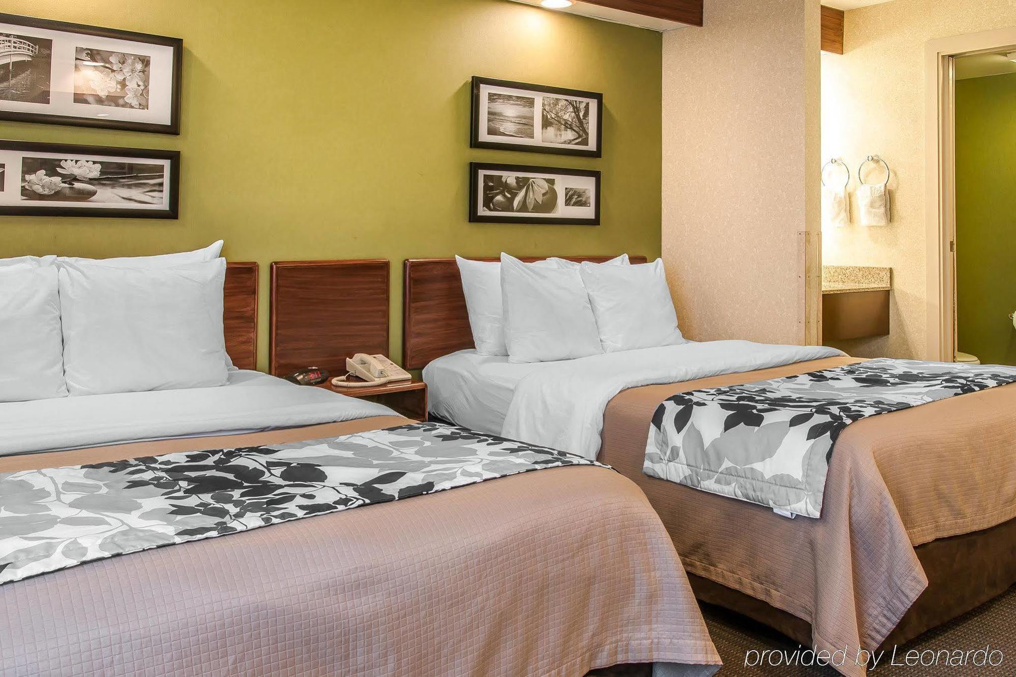 Baymont By Wyndham Flat Rock Hotel Exterior photo